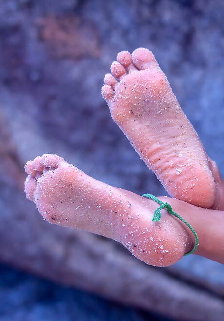 Erotic Beauty pleased to share with you a free gallery with Sweet Julie showing hot body